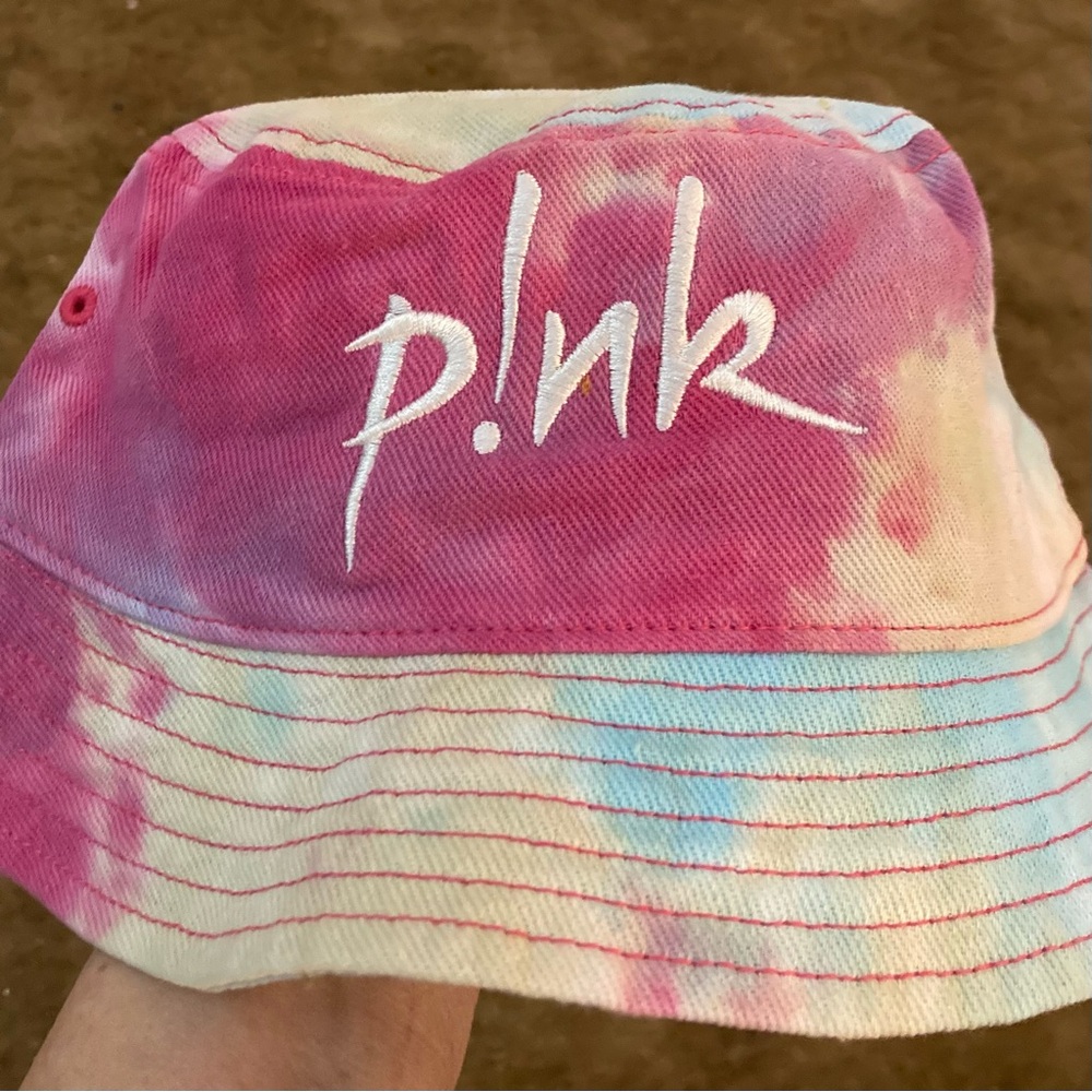 P!nk logo Tie-Dye Bucket Hat.